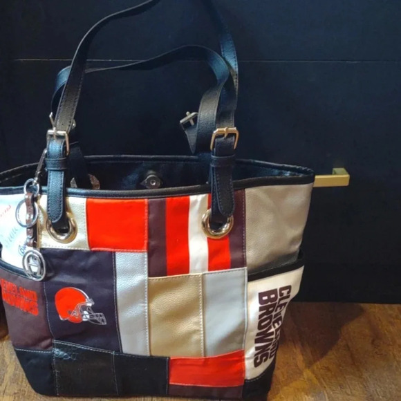 The Bradford Exchange 2016 Cleveland Browns patchwork large shoulder bag - Picture 2 of 7